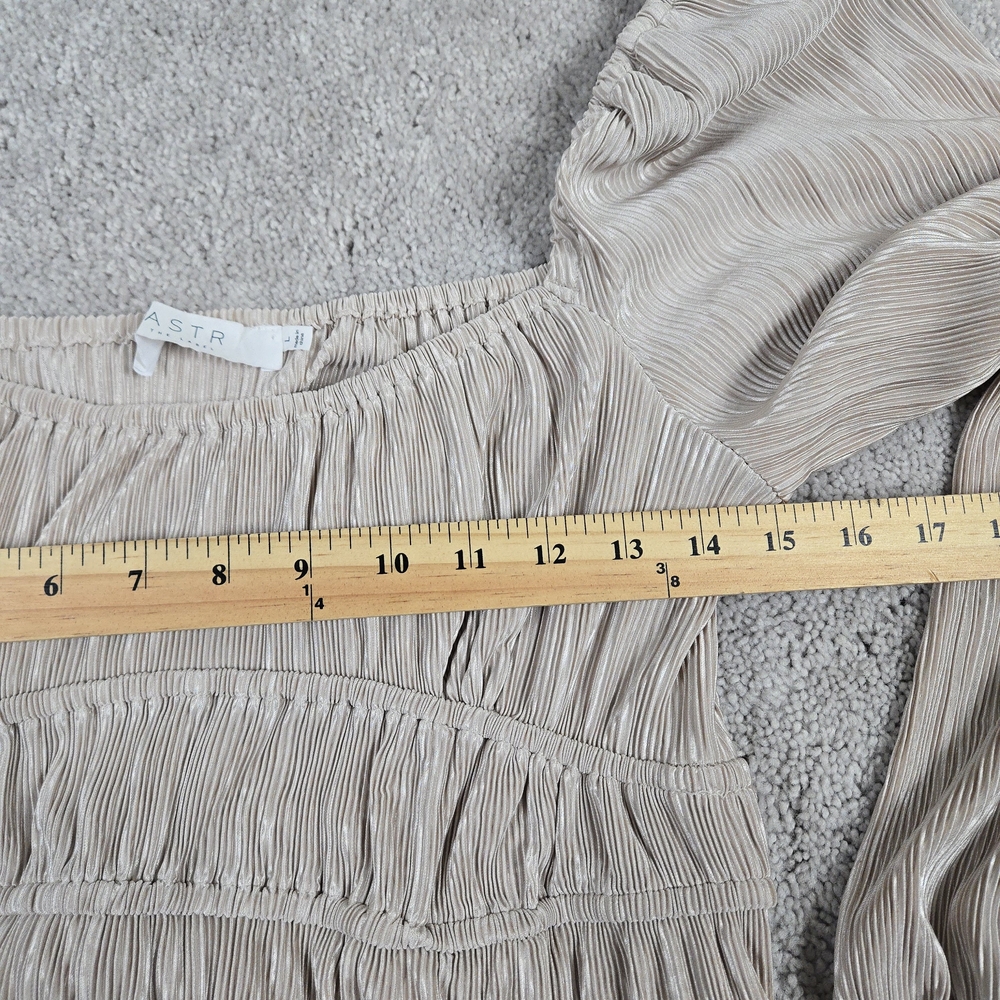 Astr Pleated Square-Neck Long-Sleeve Blouse in Nude - Picture 4 of 7